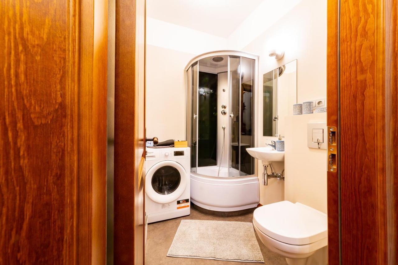 Appartamento Ancient Storie'S Ap 65Sqm Renovated Free Parking Riga Esterno foto